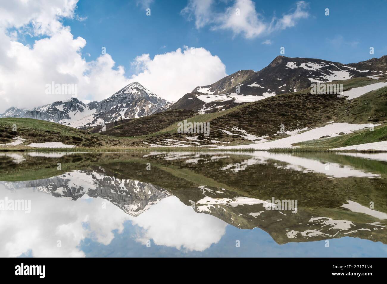 Paysage des Alpes avec reflets, montagnes Orobie, Italie Banque D'Images