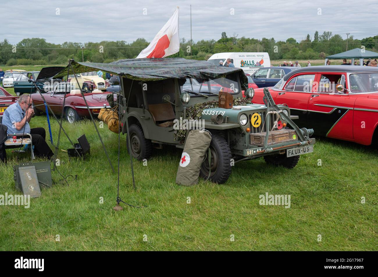 La jeep d'ambulance de l'armée américaine s'est équipée de suppléments lors d'un rallye de voitures d'époque Banque D'Images