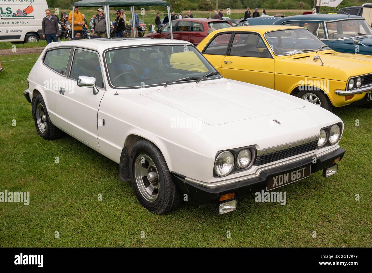 Reliant Scimitar en blanc lors d'un rallye de voitures à norfolk Banque D'Images