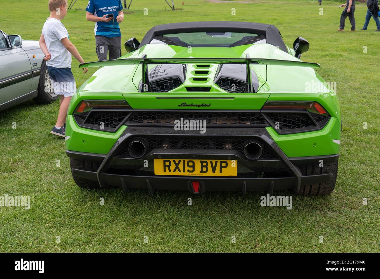 Un vert lumineux Lamborghini Huracan Performante lors d'un spectacle automobile classique à Norfolk Banque D'Images