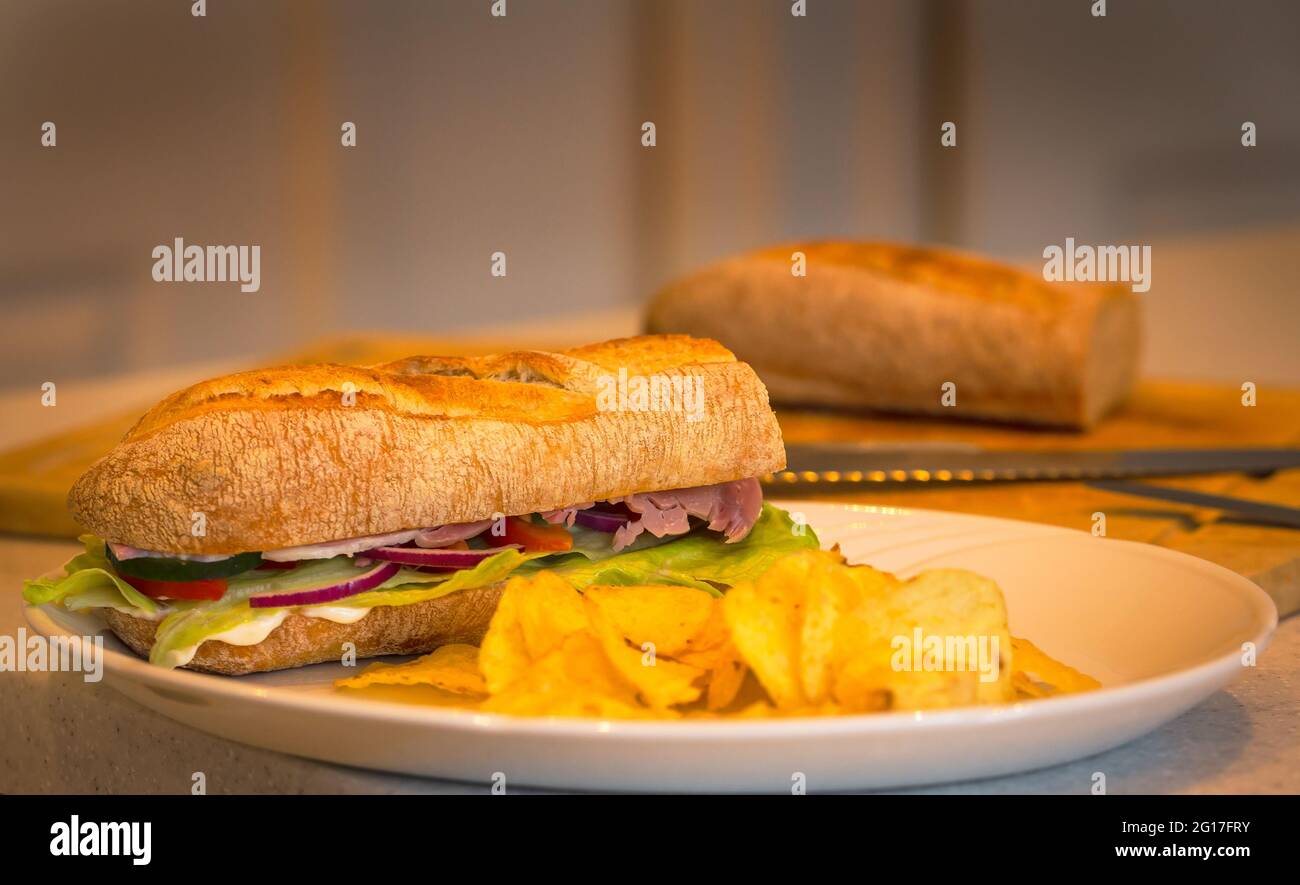 Baguette de salade de jambon maison Banque D'Images