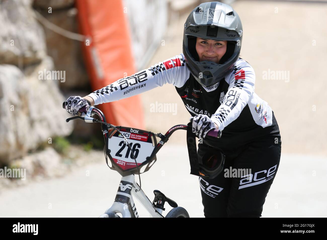 Leila HENRY, de Suisse, participe à la coupe du monde UCI BMX Supercross  Round 1 à l'arène olympique BMX le 8 mai 2021 à Vérone, en Italie Photo  Stock - Alamy