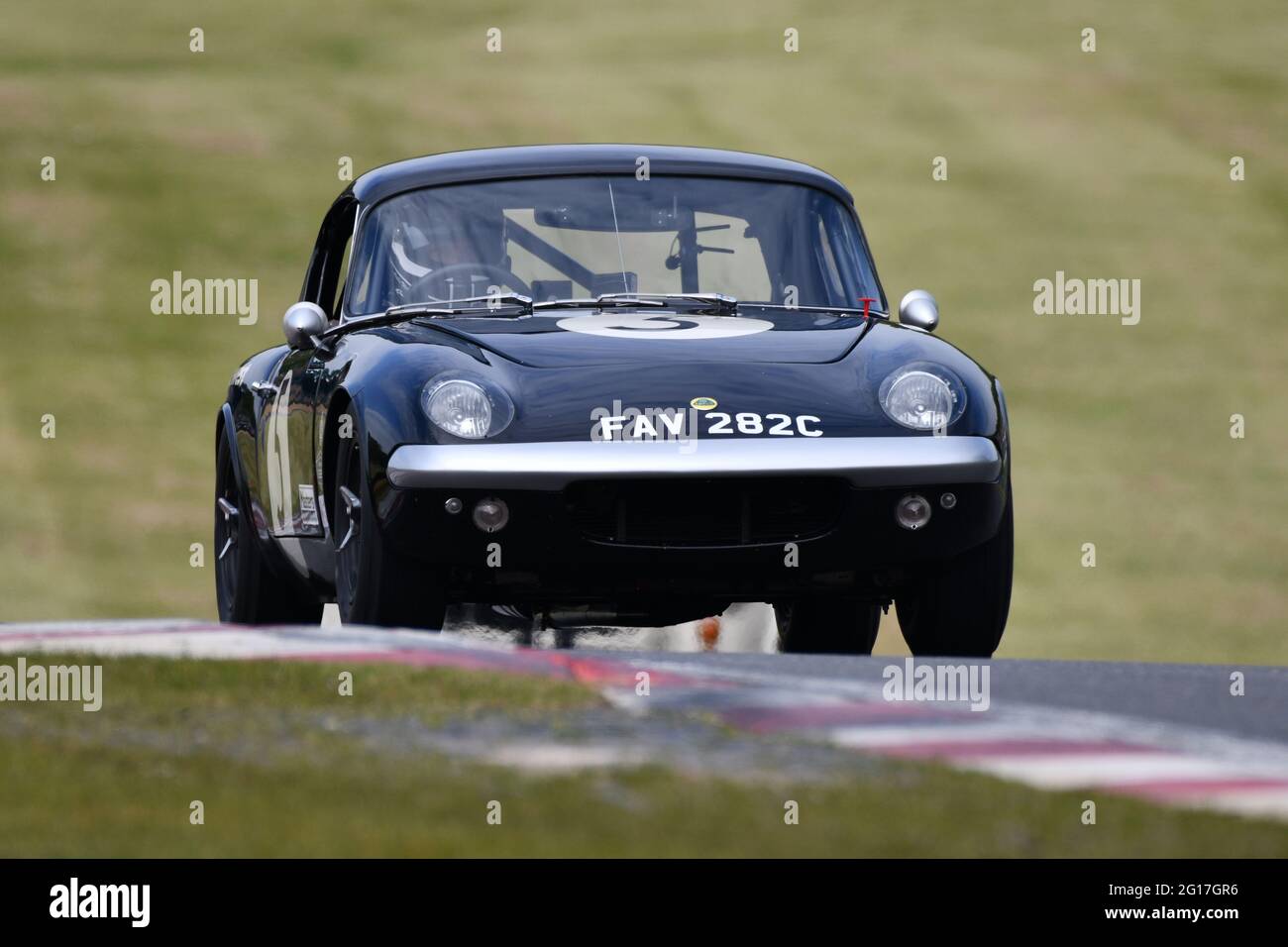 Stephan Jobstrl, Andy Willis, Lotus Elan 26R, Messieurs les pilotes, voitures de sport, GT cars, Masters Historic Festival, circuit du Grand Prix de Brands Hatch, mai Banque D'Images