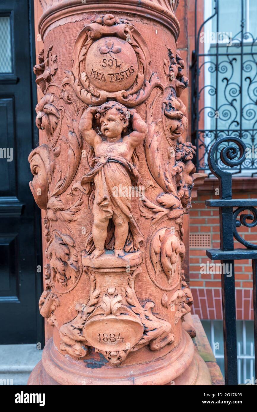 Détails architecturaux sur la maison extérieure de pilier, Clareville