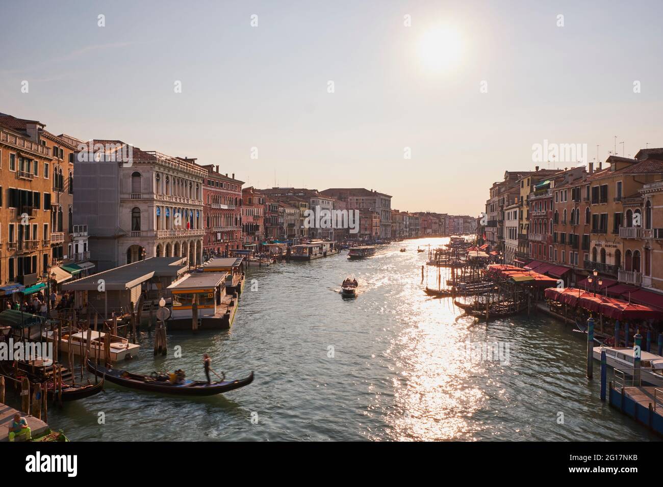 Le grand canal depuis le pont du Rialto, Venise, Italie, 2017 Banque D'Images