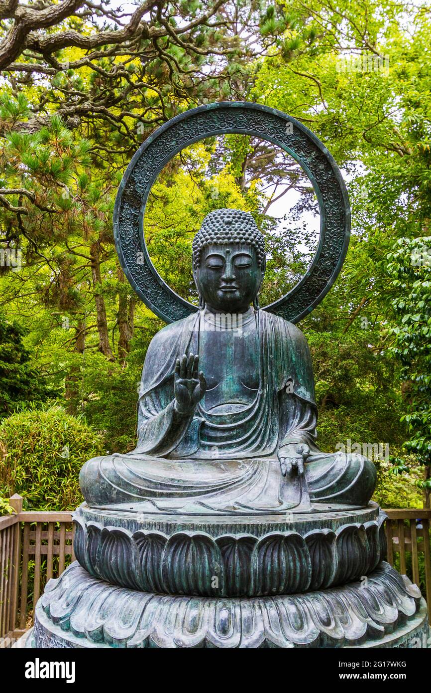 La statue de Bouddha dans le jardin de thé japonais (Golden Gate Park), San Francisco Banque D'Images