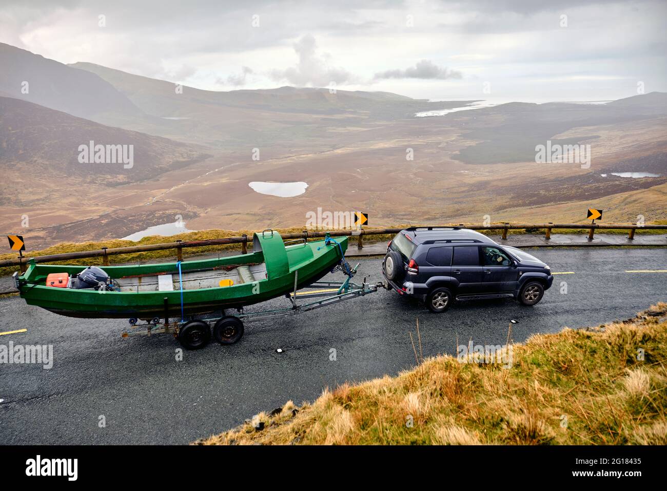 Remorquage d'un bateau par Conor's Pass, comté de Kerry, Irlande, Europe, 2018 Banque D'Images
