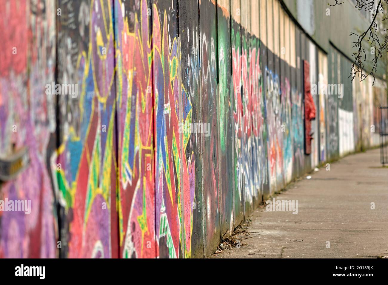 Un graffiti sur le mur de la paix côté Shankill, Belfast, Irlande du Nord, Royaume-Uni, 2018 Banque D'Images