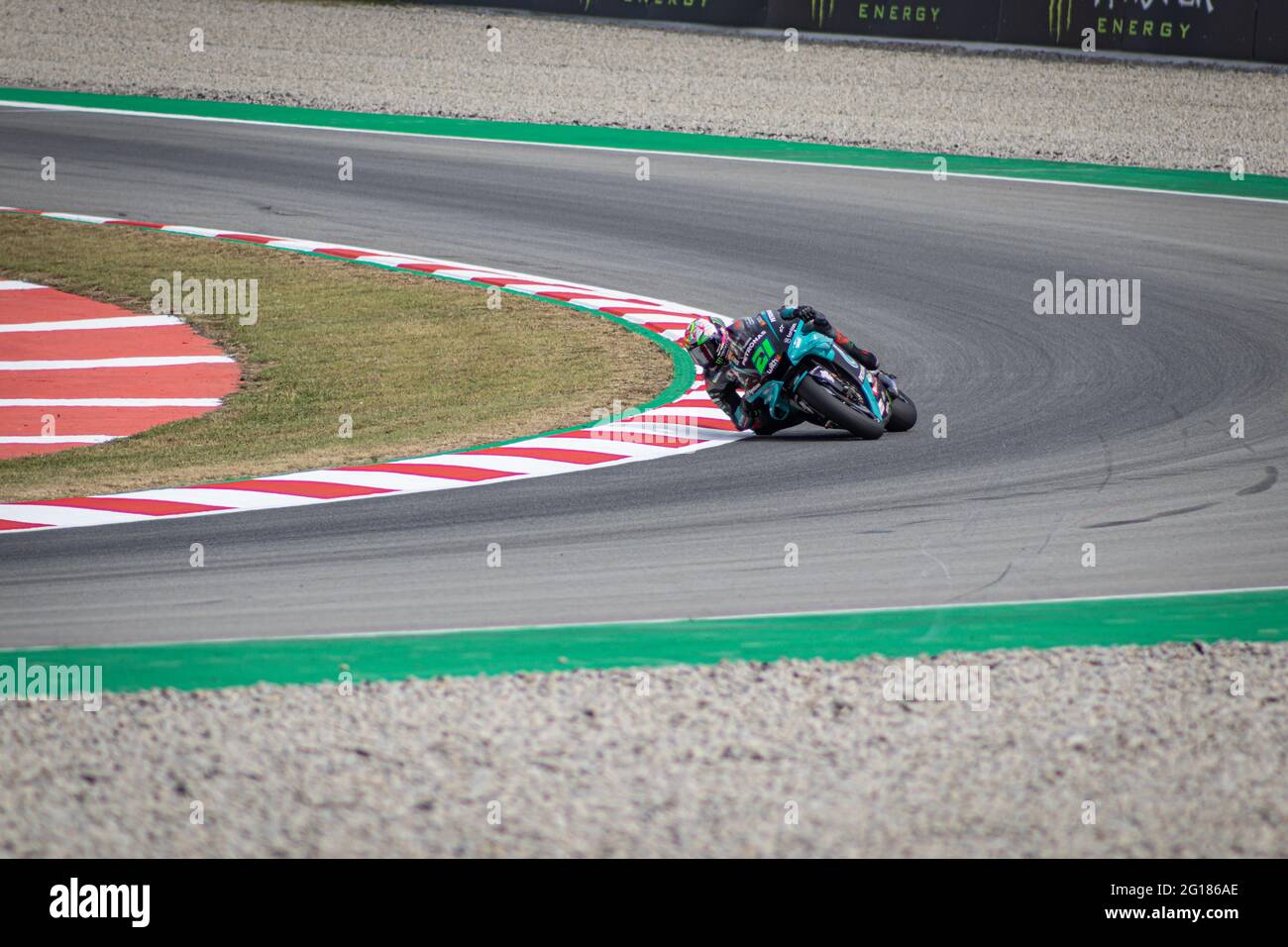 MONTMELLO, ESPAGNE-4 JUIN 2021: Franco Morbidelli sur sa Yamaha YZR-M1 #21 2021 (équipe: Petronas Yamaha SRT), Championnat du monde MotoGP 2021 Banque D'Images