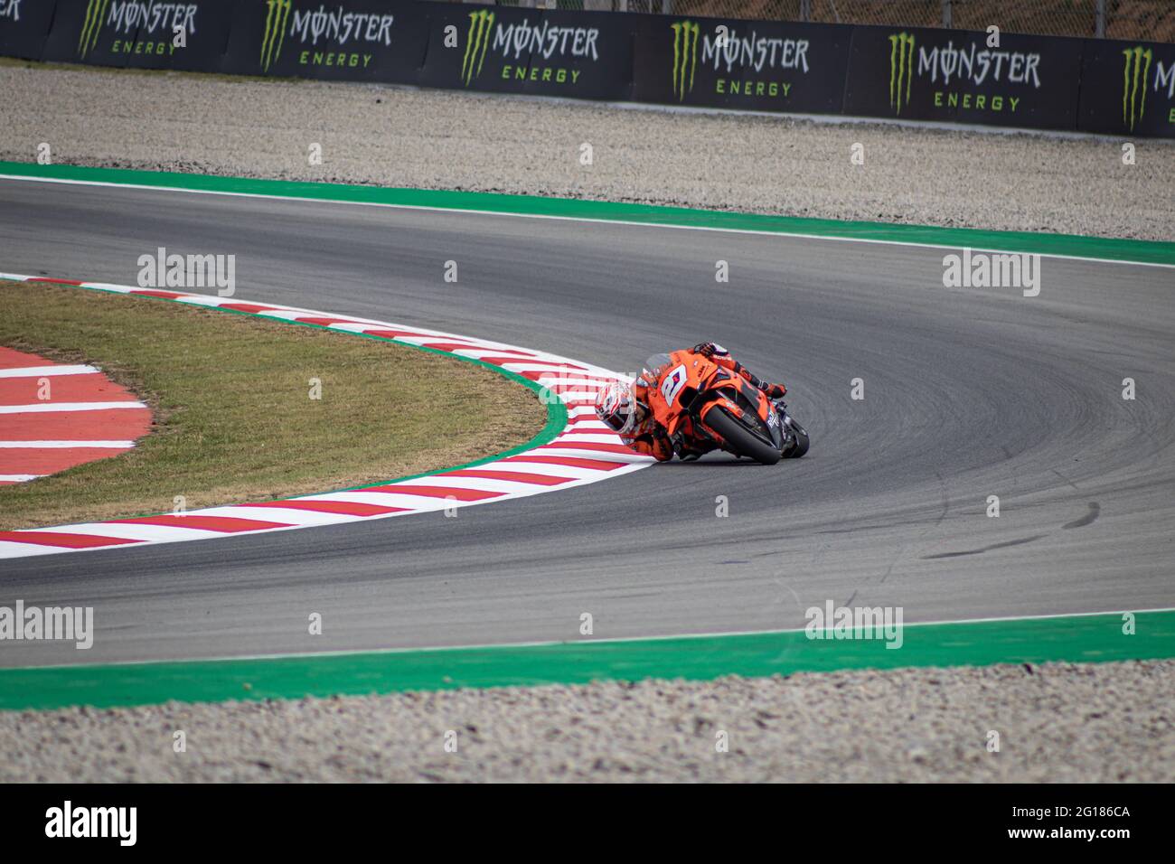 MONTMELLO, ESPAGNE-4 JUIN 2021: Iker Lecuona sur son #27 KTM RC16 (Team: Tech3 KTM Factory Racing), Championnat du monde MotoGP 2021 Banque D'Images