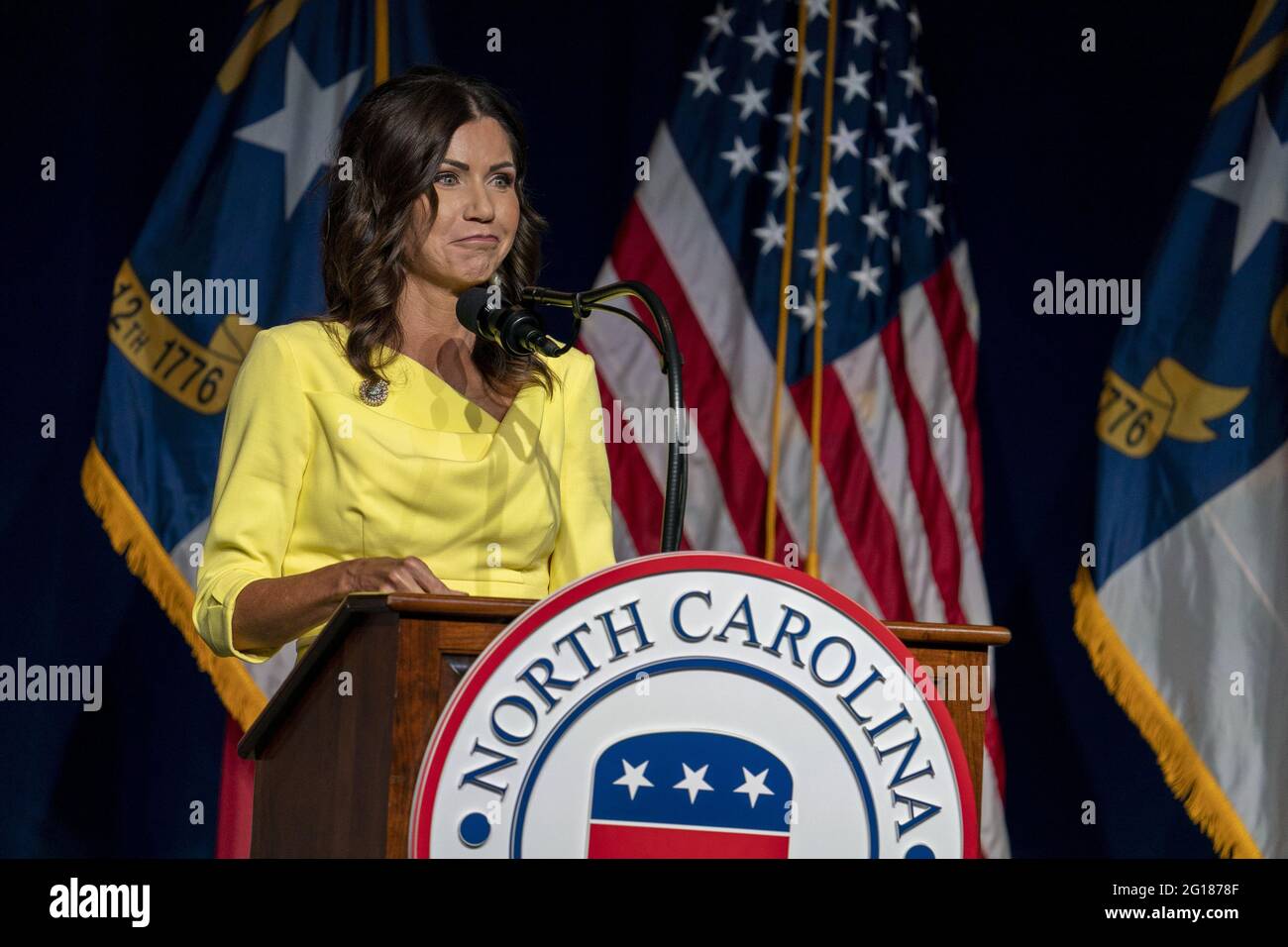 Greenville, États-Unis. 05e juin 2021. Kristi Noem, gouverneur du Dakota du Sud, parle au congrès républicain de la Caroline du Nord à Greenville, en Caroline du Nord, le samedi 5 mai 2021. Le président Trump prendra la parole lors de sa seule deuxième comparution publique depuis son discours à la CPAC fin février. Photo par Tasos Katopodis/UPI crédit: UPI/Alay Live News Banque D'Images