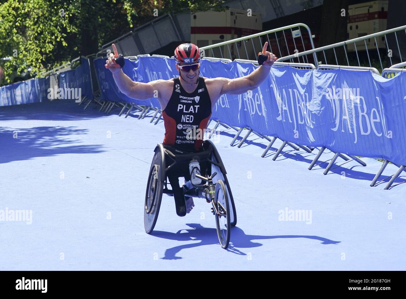 Leeds, Royaume-Uni. 05e juin 2021. Plat des pays-Bas célèbre sa victoire lors de la série AJ Bell 2021 World Triathlon Para Series à Roundhay Park, Leeds. Crédit: SPP Sport presse photo. /Alamy Live News Banque D'Images