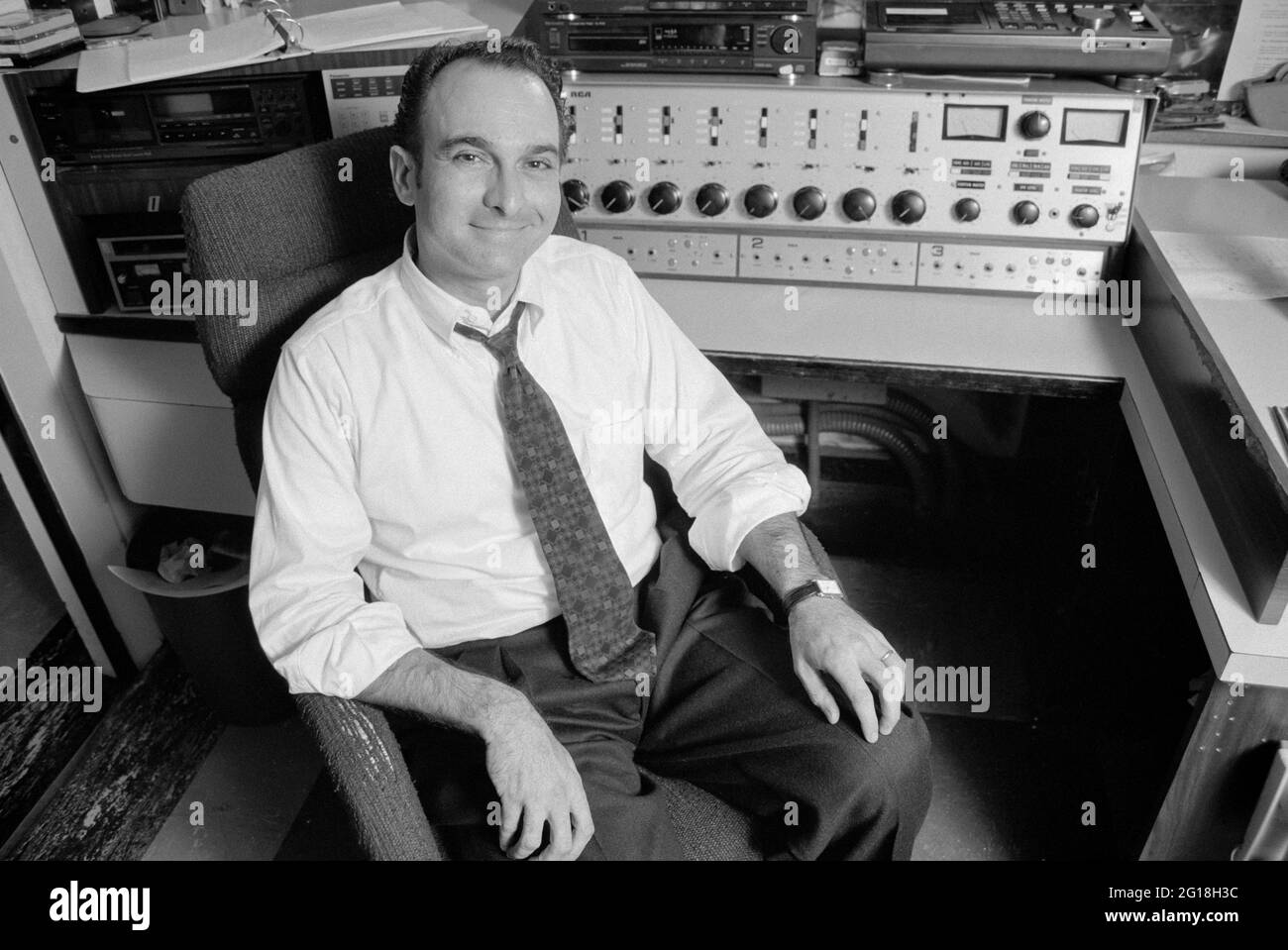 Torey Malatia à WBEZ à Chicago, Illinois, septembre 1993. Malatia est le co-créateur de l'émission de radio « This American Life », et a été le premier directeur de programme, et plus tard directeur général, chez WBEZ. Banque D'Images