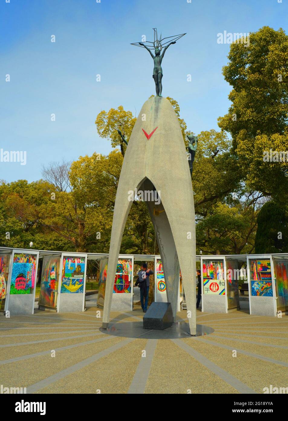 Hiroshima Peace Memorial Park. Monument pour la paix des enfants commémorant Sadako Sasaki et les milliers d'enfants victimes de la bombe atomique. Banque D'Images