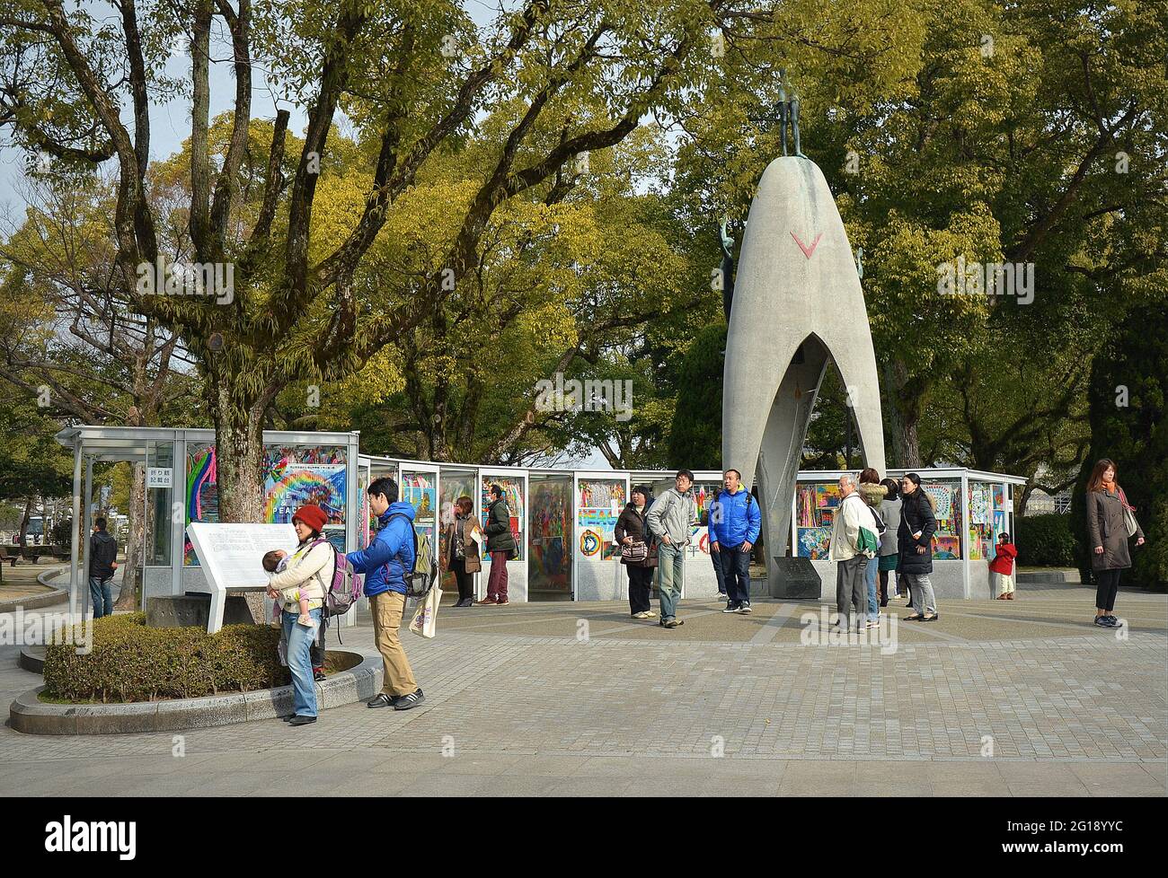 Hiroshima Peace Memorial Park. Monument pour la paix des enfants commémorant Sadako Sasaki et les milliers d'enfants victimes de la bombe atomique. Banque D'Images