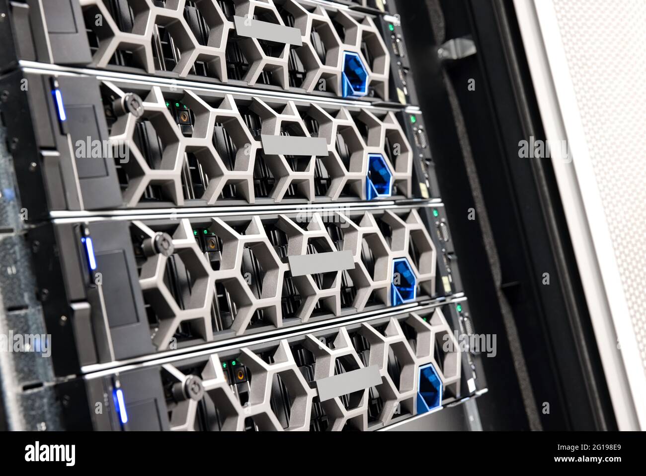 Gros plan sur les disques durs virtuels modernes dans le datacenter Banque D'Images
