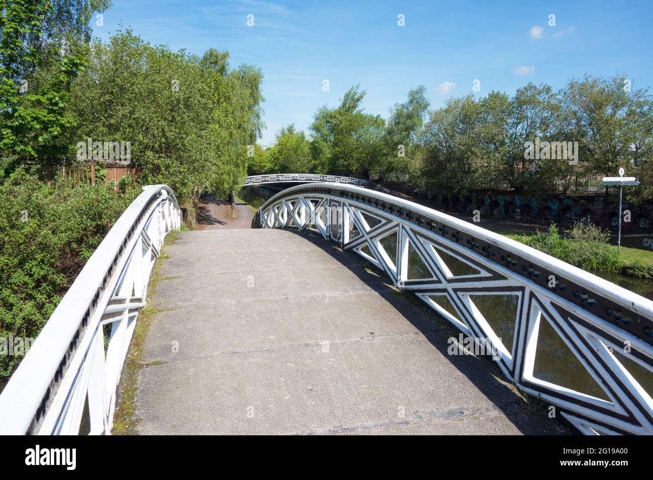 Ponts de canal en fonte sur le canal principal de Birmingham à Birmingham, Royaume-Uni Banque D'Images