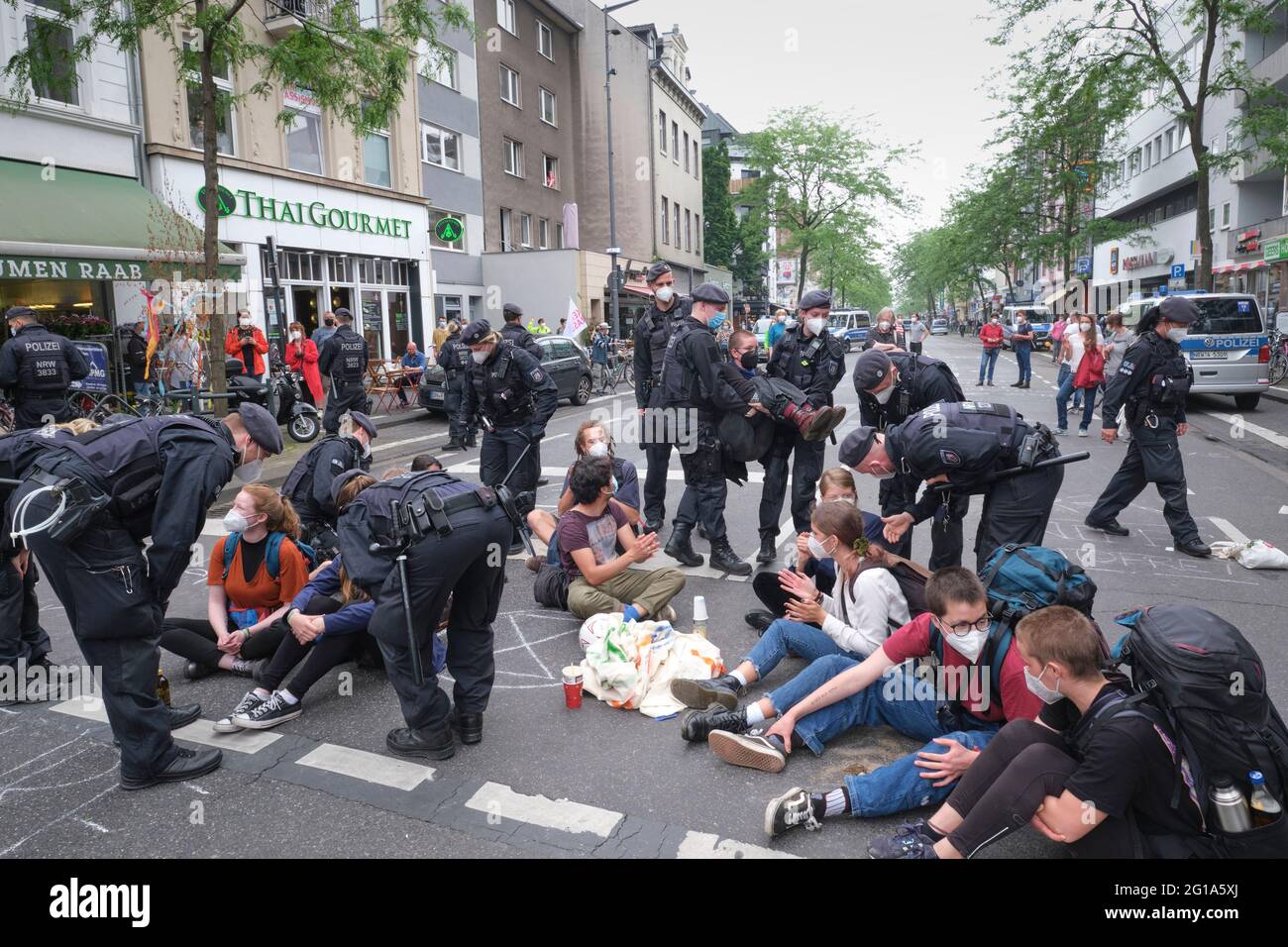 Sous le slogan 'Mobilitaetswende jetzt!' Extinction Rebellion avec des étudiants pour l'avenir Koeln bloqua Neusserstrasse à Cologne-Nippes Banque D'Images