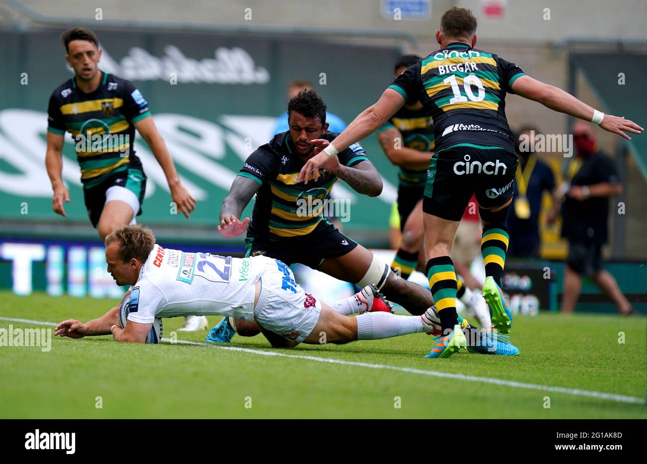 Stuart Townsend d'Exeter Chiefs marque la troisième tentative de son côté lors du match Gallagher Premiership au Franklin's Garden, Northampton. Date de la photo: Dimanche 6 juin 2021. Banque D'Images