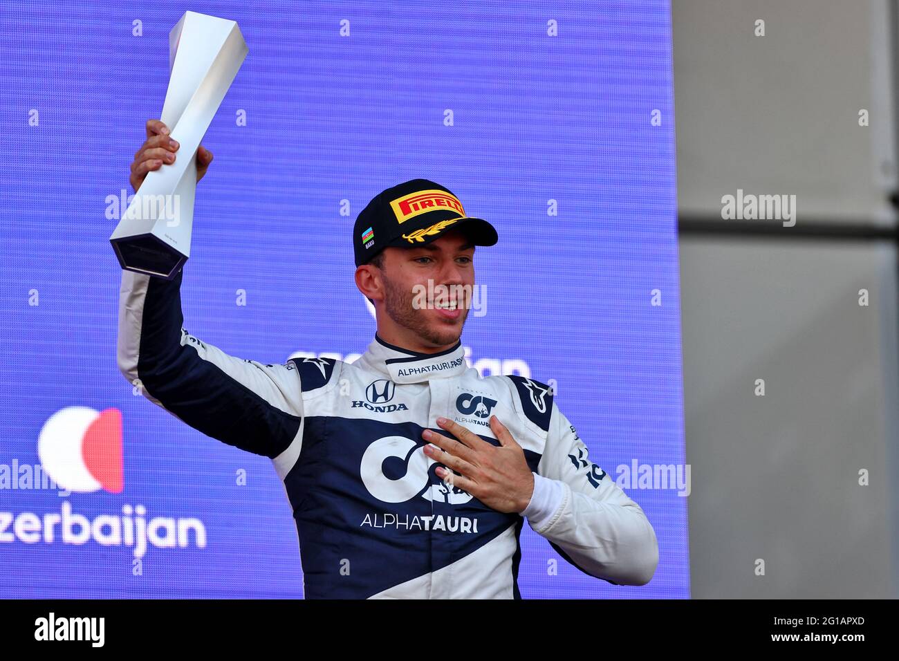 Pierre Gasly (FRA) AlphaTauri célèbre sa troisième position sur le podium. Grand Prix d'Azerbaïdjan, dimanche 6 juin 2021. Circuit de la ville de Bakou, Azerbaïdjan. Banque D'Images