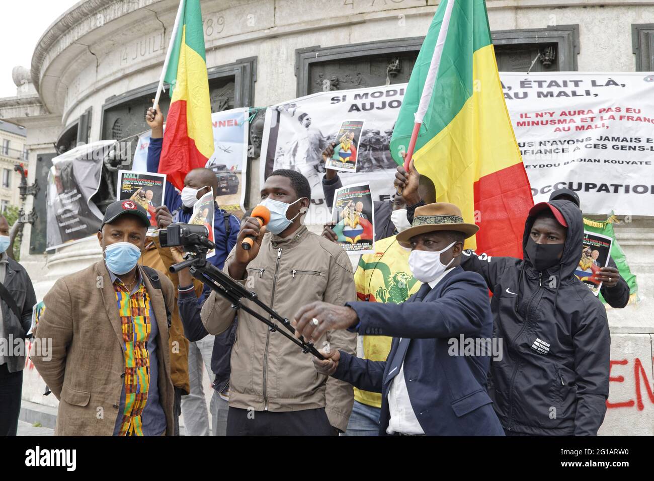 Paris, France. 6 juin 2021. Rassemblement des Maliens pour exiger un accord de défense avec la Russie le 5 juin 2021 à Paris, France. Banque D'Images