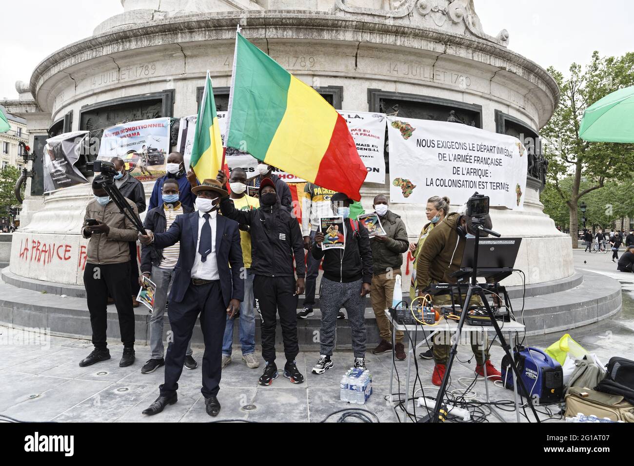 Paris, France. 6 juin 2021. Rassemblement des Maliens pour exiger un accord de défense avec la Russie le 5 juin 2021 à Paris, France. Banque D'Images