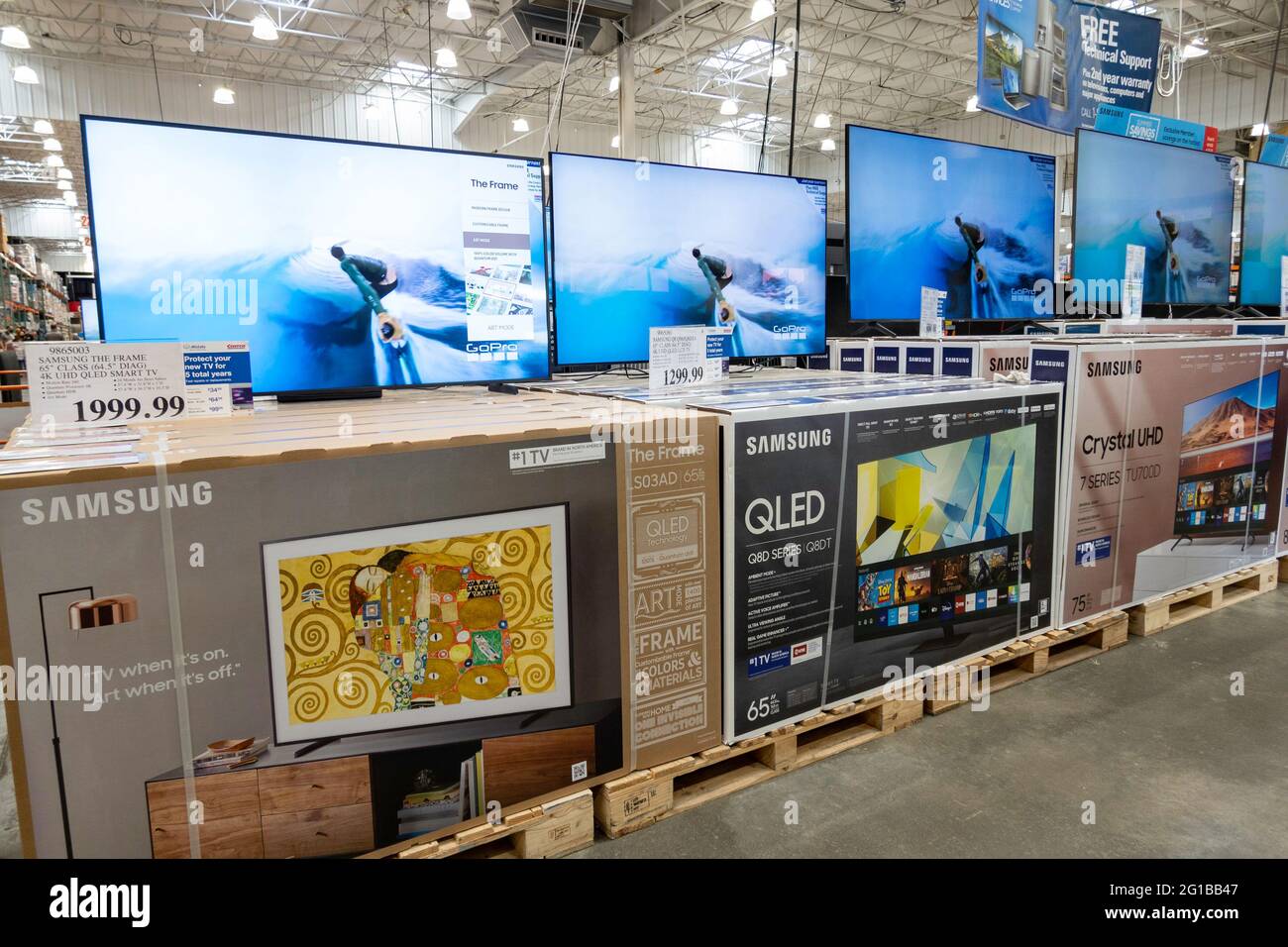 Samsung tv display Banque de photographies et d'images à haute résolution -  Alamy