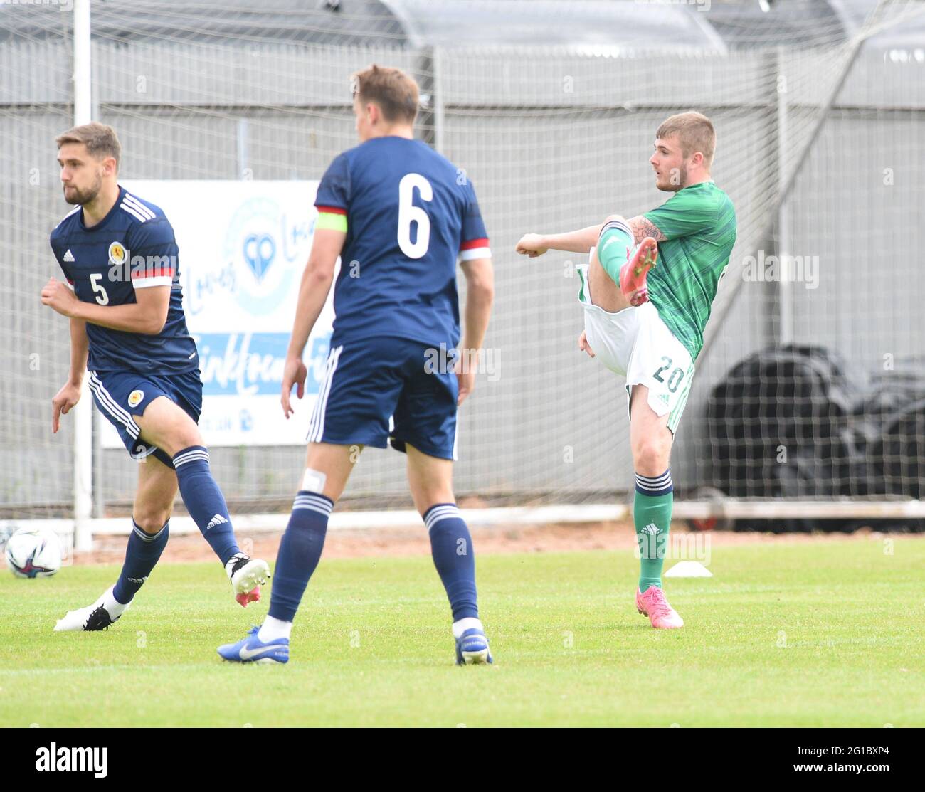 Dumbarton, Écosse .UK 5 juin 21 friendly Match.Scotland U-21 / Irlande du Nord U-21 C&G Systems Stadium, Dumbarton. Ryan Waide (20) Irlande du Nord U-21fires home 2e but dans la défaite de 3-2 par l'Ecosse U-21 crédit: eric mccowat/Alay Live News Banque D'Images