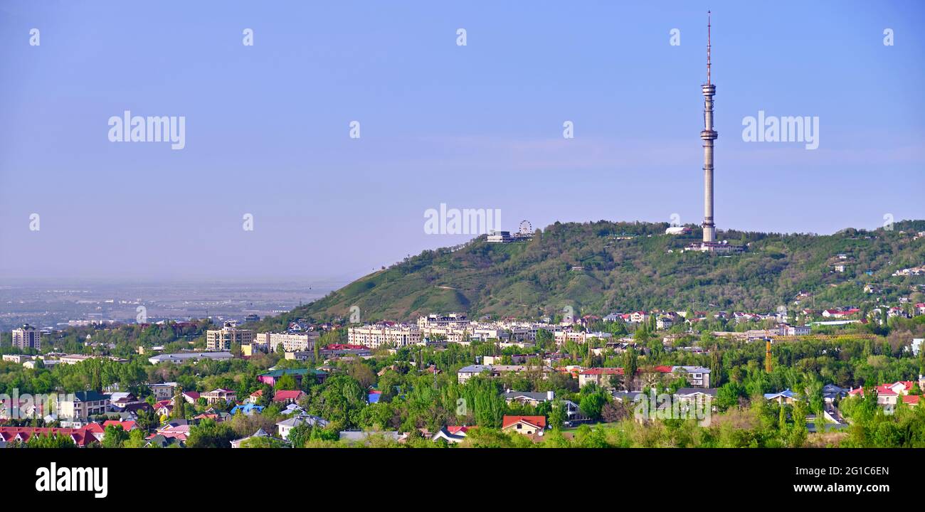 Cadre pittoresque de la ville d'Almaty au printemps Banque D'Images