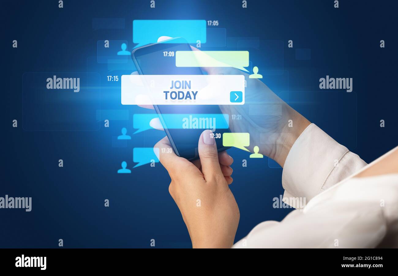 Utilisation manuelle d'un smartphone avec concept de réseaux sociaux Banque D'Images