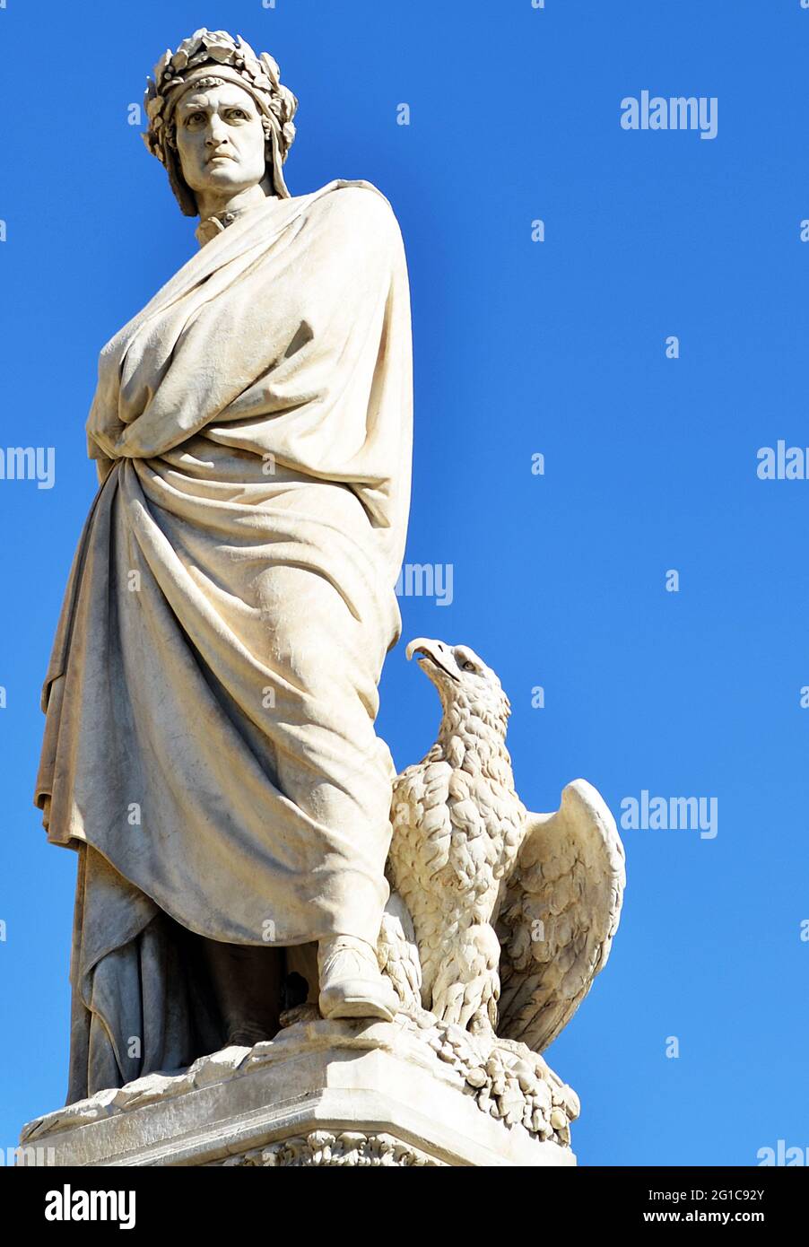 Belle statue du poète, écrivain et philosophe italien Dante Alighieri, Piazza Santa Croce, site classé au patrimoine mondial de l'UNESCO, centre historique, Florence Banque D'Images