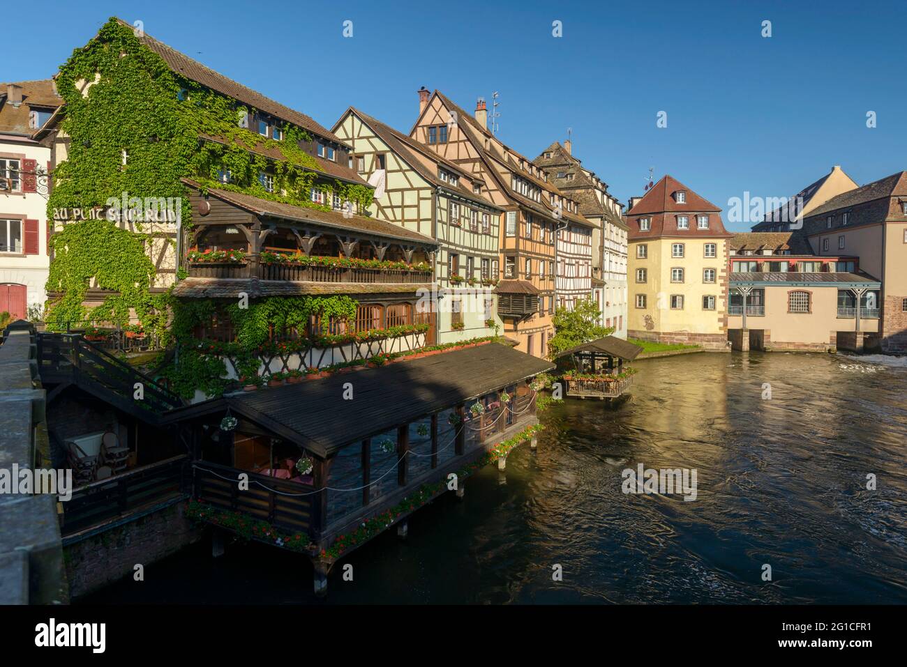 FRANCE, BAS-RHIN (67), STRASBOURG, QUARTIER DE LA PETITE FRANCE, RESTAURANT SAINT-MARTIN Banque D'Images