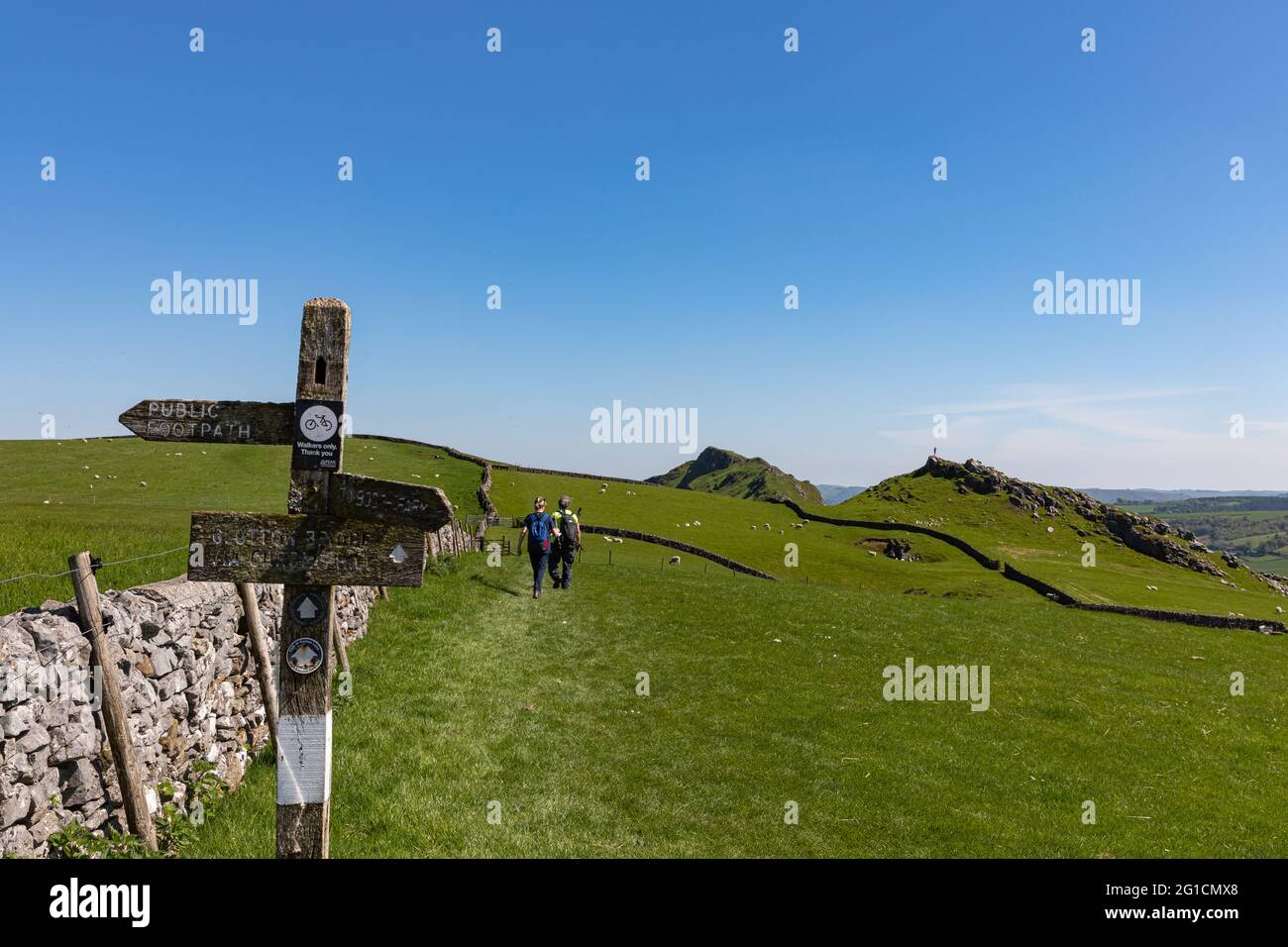 Sentier public vers Tor Rock et Chrome Hill, Upper Dove Valley, Derbyshire Dales, Derbyshire, Angleterre, ROYAUME-UNI Banque D'Images