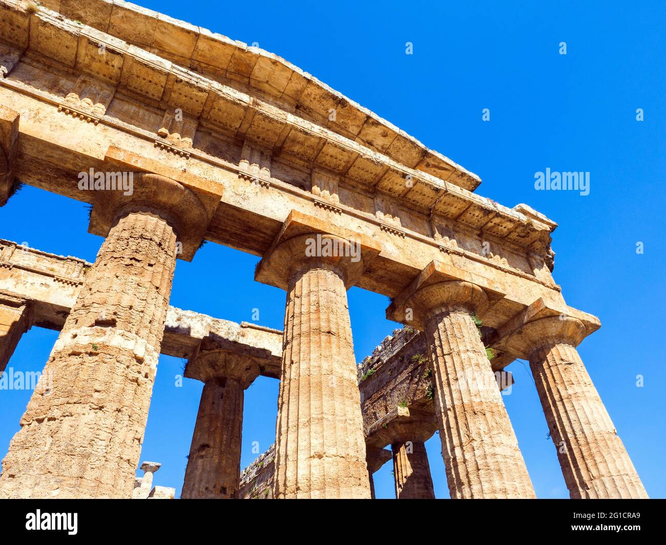 Détail du temple grec de style dorique de Neptune - zone archéologique de ​​Paestum - Salerne, Italie Banque D'Images
