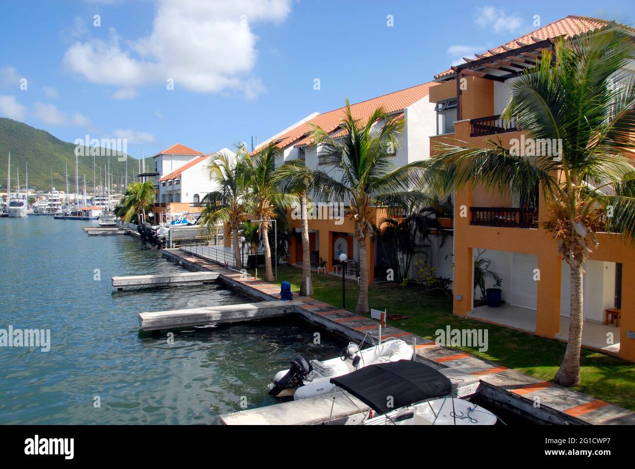 Hébergement au bord de l'eau avec jetées, St Maarten/St Martin, Caraïbes Banque D'Images