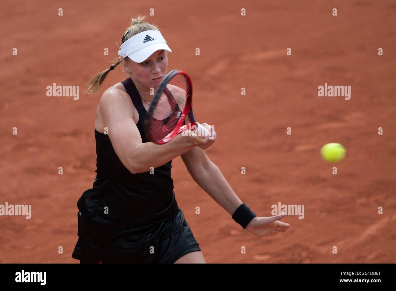 Paris, France. 06e juin 2021. Elena Rybakina lors de l'Open de France 2021 à Roland Garros le 6 juin 2021 à Paris, France. Photo de Laurent Zabulon/ABACAPRESS.COM crédit: Abaca Press/Alamy Live News Banque D'Images
