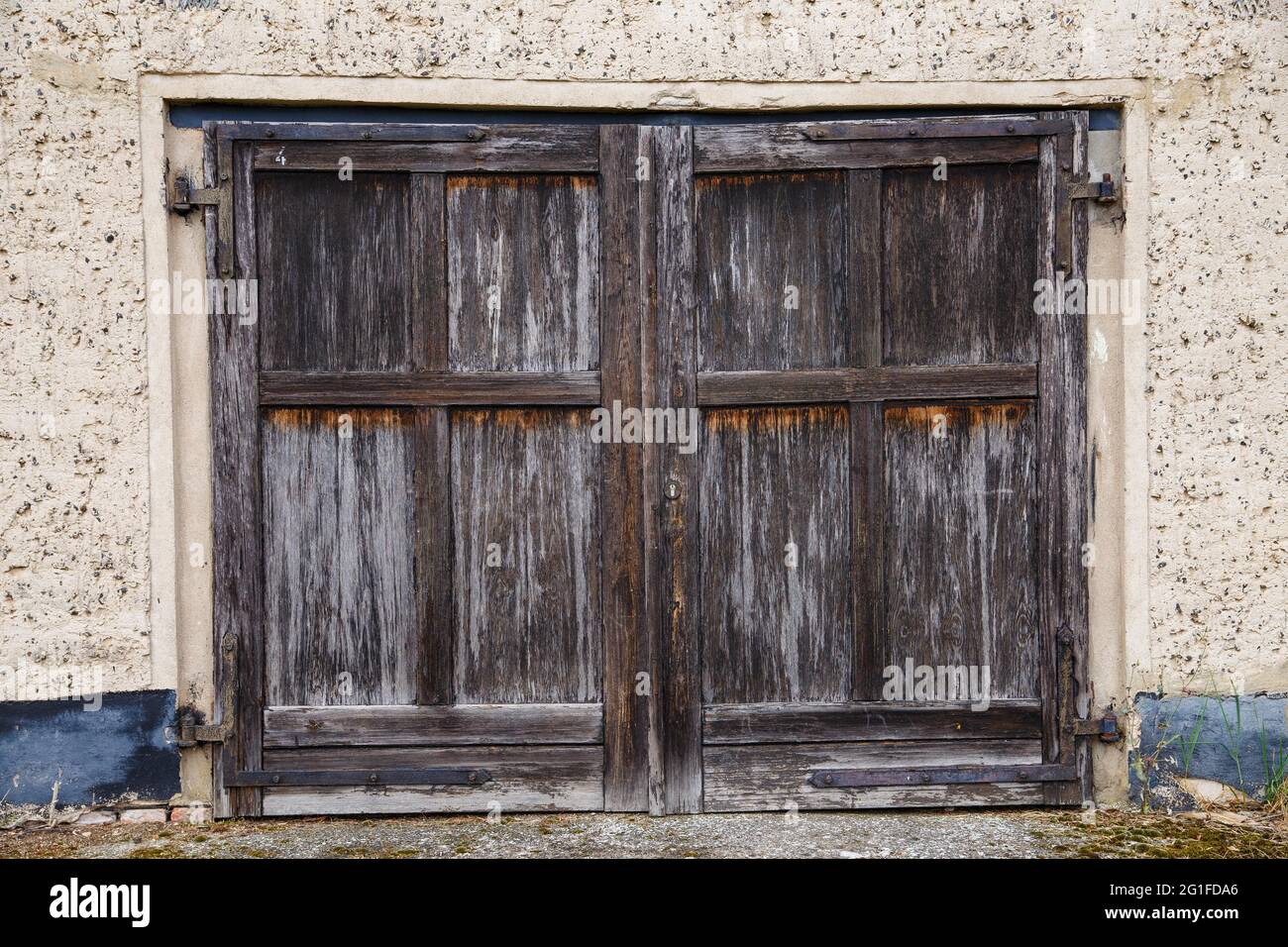 Ancienne porte de garage à Loitz, Mecklembourg-Poméranie-Occidentale, Allemagne Banque D'Images