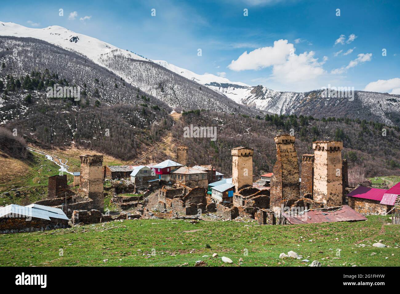 Vue sur le village, Mingrelia et la haute Vanetia Ushguli, Géorgie Banque D'Images