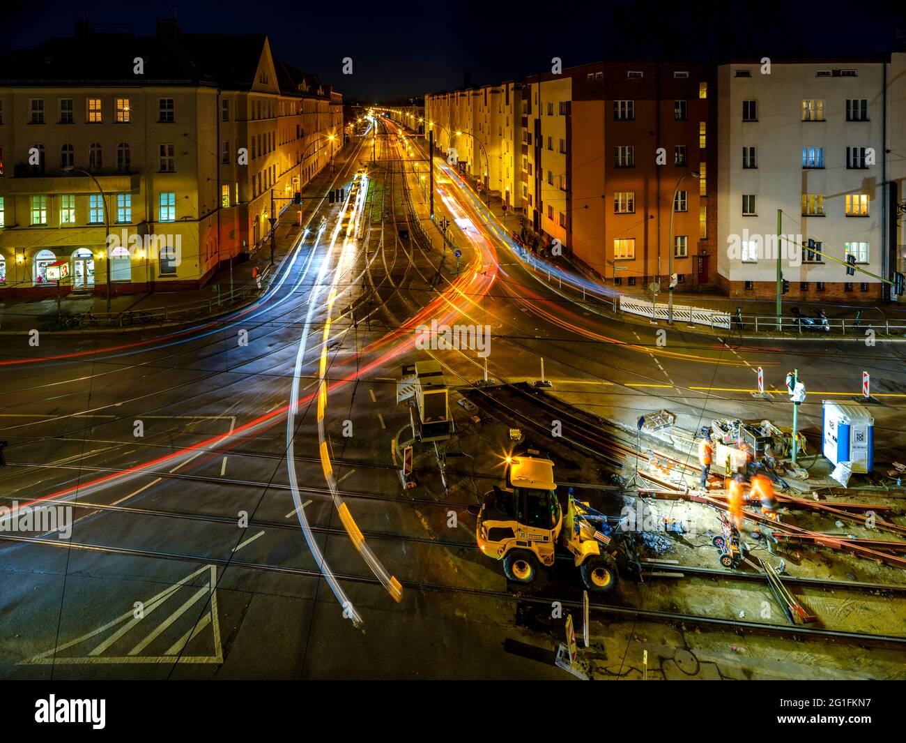 Chantier de construction de voies, renouvellement de la voie Berliner Allee, Buschallee, de nuit, voies légères, Berlin-Weissensee, Berlin, Allemagne Banque D'Images