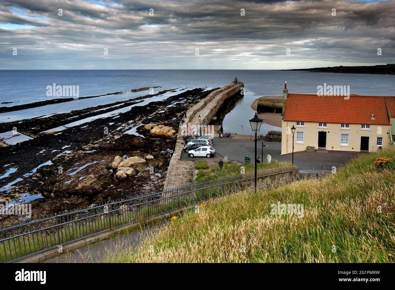 Côte, port, jetée, mur du port, marée basse, House, St Andrews, Fife, Midlands, Central Scotland, Écosse, Royaume-Uni Banque D'Images