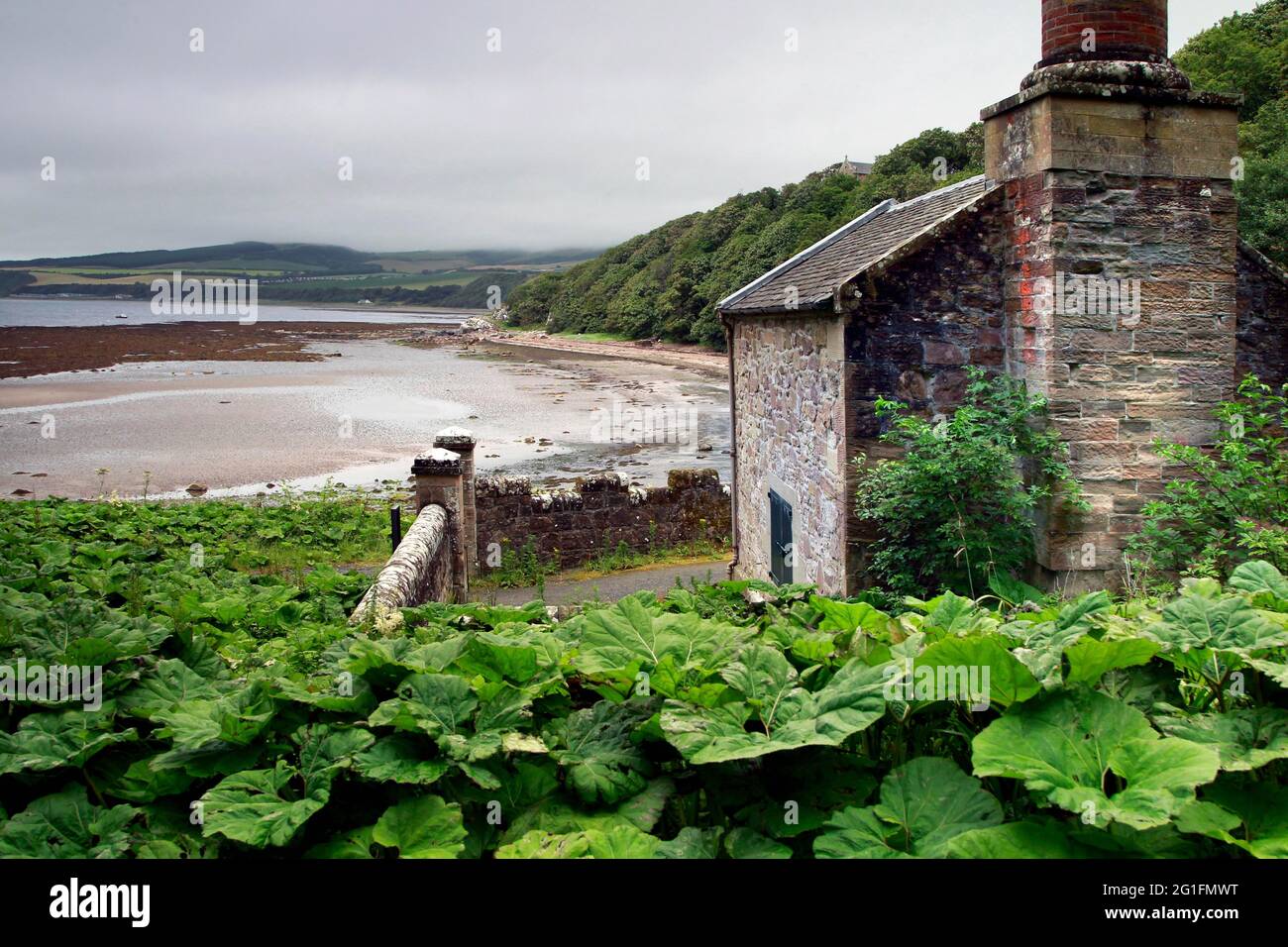 Plage, Firth of Clyde, Gas House, Gas Managers House, Old Gas House, National Trust for Scotland, Culzean Castle, Maybole, South Ayrshire, Lowlands Banque D'Images