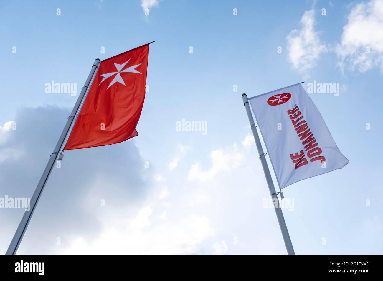 Drapeaux avec logo et lettrage Die Johannître, Dortmund, Rhénanie-du-Nord-Westphalie, Allemagne Banque D'Images