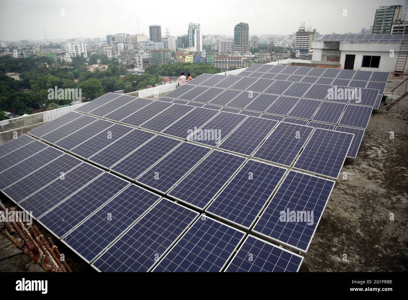 Juin 07 2021.Dhaka, bangladesh,l'énergie solaire apporte plus d'électricité au réseau que toute autre forme d'énergie – un exploit mené davantage par la ce Banque D'Images