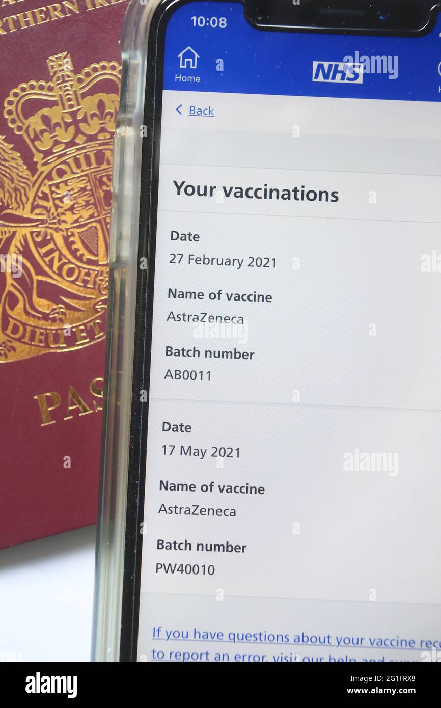 Dossier de vaccination Covid sur l'application mobile NHS, un dossier numérique de votre statut vaccinal, Royaume-Uni Banque D'Images