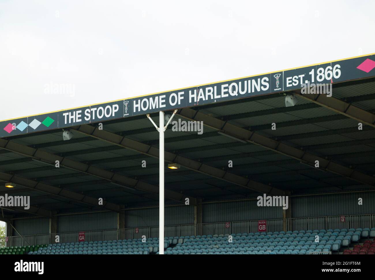 Bannière à l'intérieur du Stoop, Twickenham. Le terrain de jeu du club de rugby de Harlequins à Twickenham, Londres. ROYAUME-UNI. (123) Banque D'Images