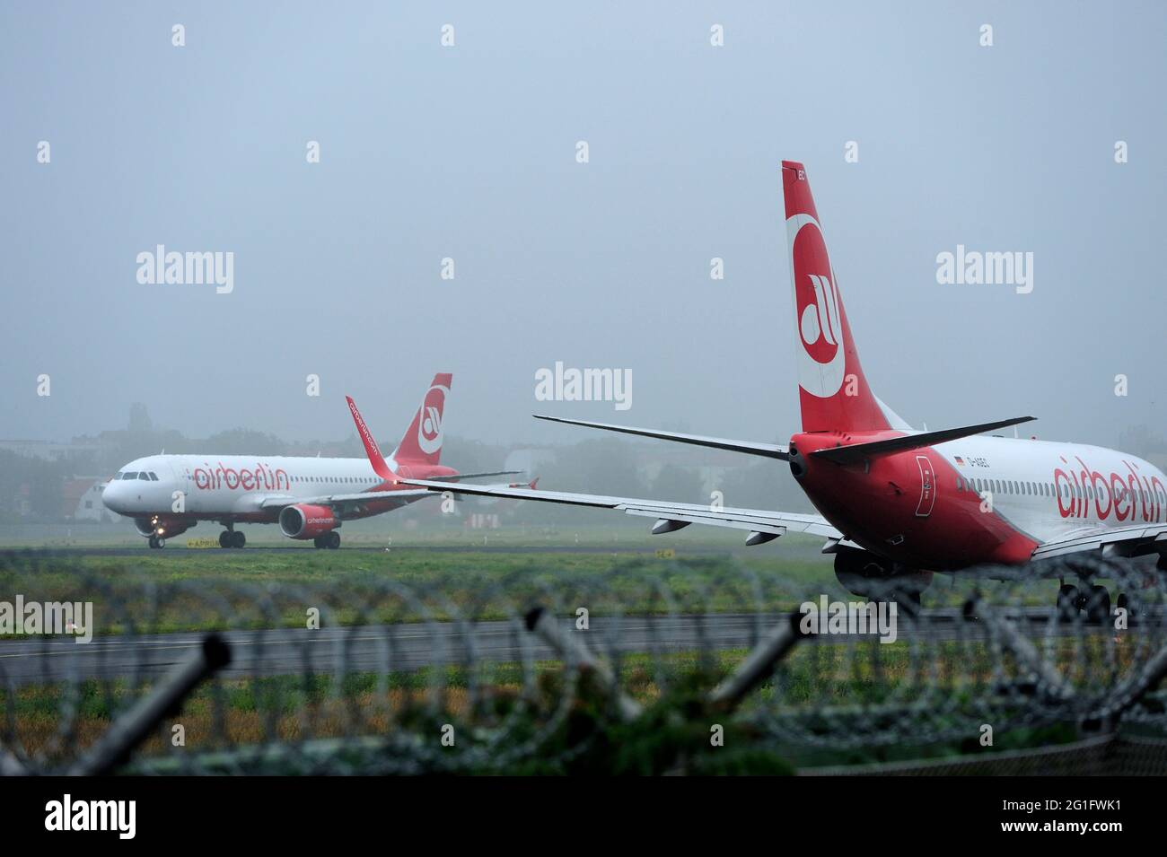 Berlin tegel Air Port, ville allemagne, Deutchland, berlin , Tegel Air Port, air City allemagne, air, architecture, tour, Deutchland, voyage, photo de Kazimierz Jurewicz, aéroport, aéroports, AM, architecture, architektur, area, areas, außen, aussenansicht, aussenansichten, außenaufnahme, aussenaufnahmen, bauwerk, bauwerke, bei, berlin, berlin-tegel, bâtiment, bâtiments, capital, capitales, villes, ville, pendant, europe, européen, extérieur, extérieurs, fédéral, rfa, allemagne, allemagne, motifs, Banque D'Images