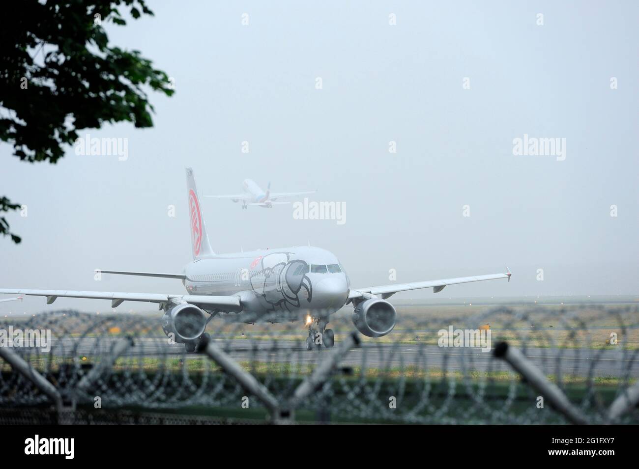 berlin , tegel Air Port, ville allemagne, Deutchland, berlin ,Tegel air Port, air City allemagne, air, architecture, tour, Deutchland, voyage, photo par Kazimierz Jurewicz, aéroport, aéroports, am, architecture, büren, secteur, zones, außen, aussenansicht, aussenansichten, außenaufnahme, aussenaufnahmen, bauwerk, bauwerke, bei, berlin, berlin-tegel, bâtiment, bâtiments, capitale, capitales, villes, ville, pendant, europe, europe, extérieur, extérieur, fédéral, frg, allemand, allemagne, terrain, Banque D'Images