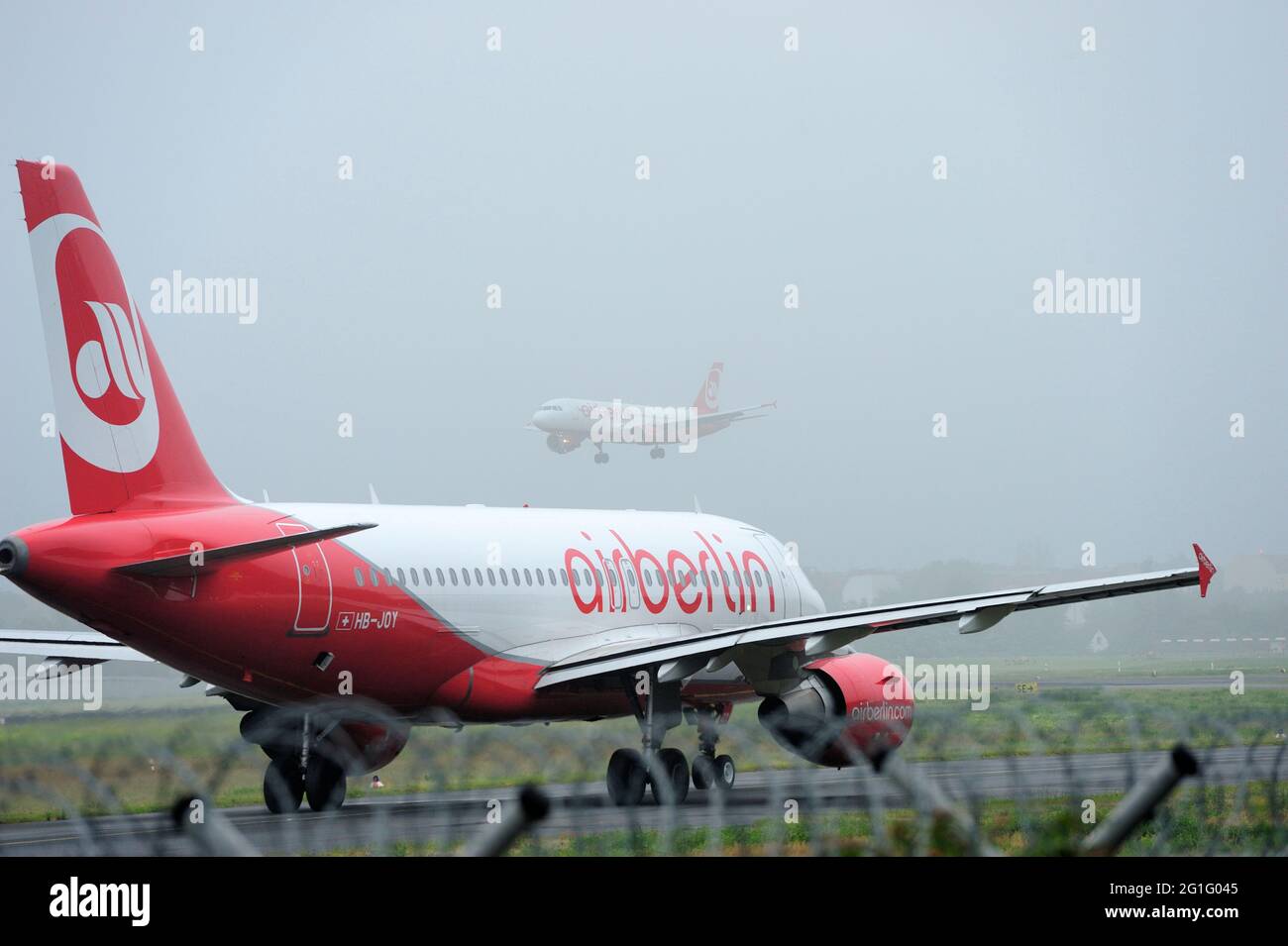 berlin , tegel Air Port, ville allemagne, Deutchland, berlin ,Tegel air Port, air City allemagne, air, architecture, tour, Deutchland, voyage, photo par Kazimierz Jurewicz, aéroport, aéroports, am, architecture, büren, secteur, zones, außen, aussenansicht, aussenansichten, außenaufnahme, aussenaufnahmen, bauwerk, bauwerke, bei, berlin, berlin-tegel, bâtiment, bâtiments, capitale, capitales, villes, ville, pendant, europe, europe, extérieur, extérieur, fédéral, frg, allemand, allemagne, terrain, Banque D'Images