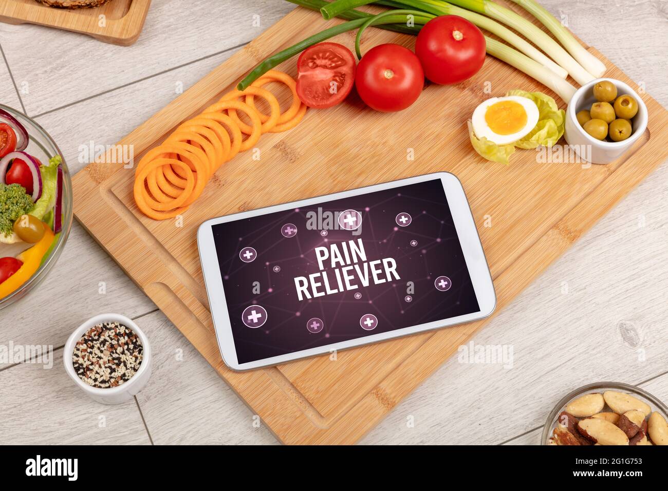 Tablette PC avec fruits, concept sain Banque D'Images