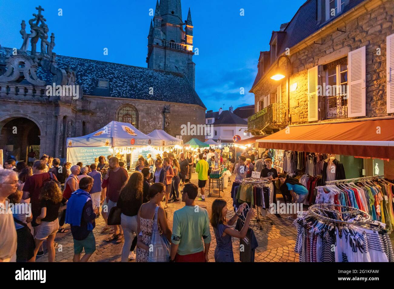 Carnac (Bretagne, Nord-Ouest de la France) : marché de nuit Banque D'Images